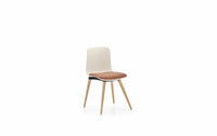 Chaise aux pieds en bois avec roulettes en option - Tim Wood